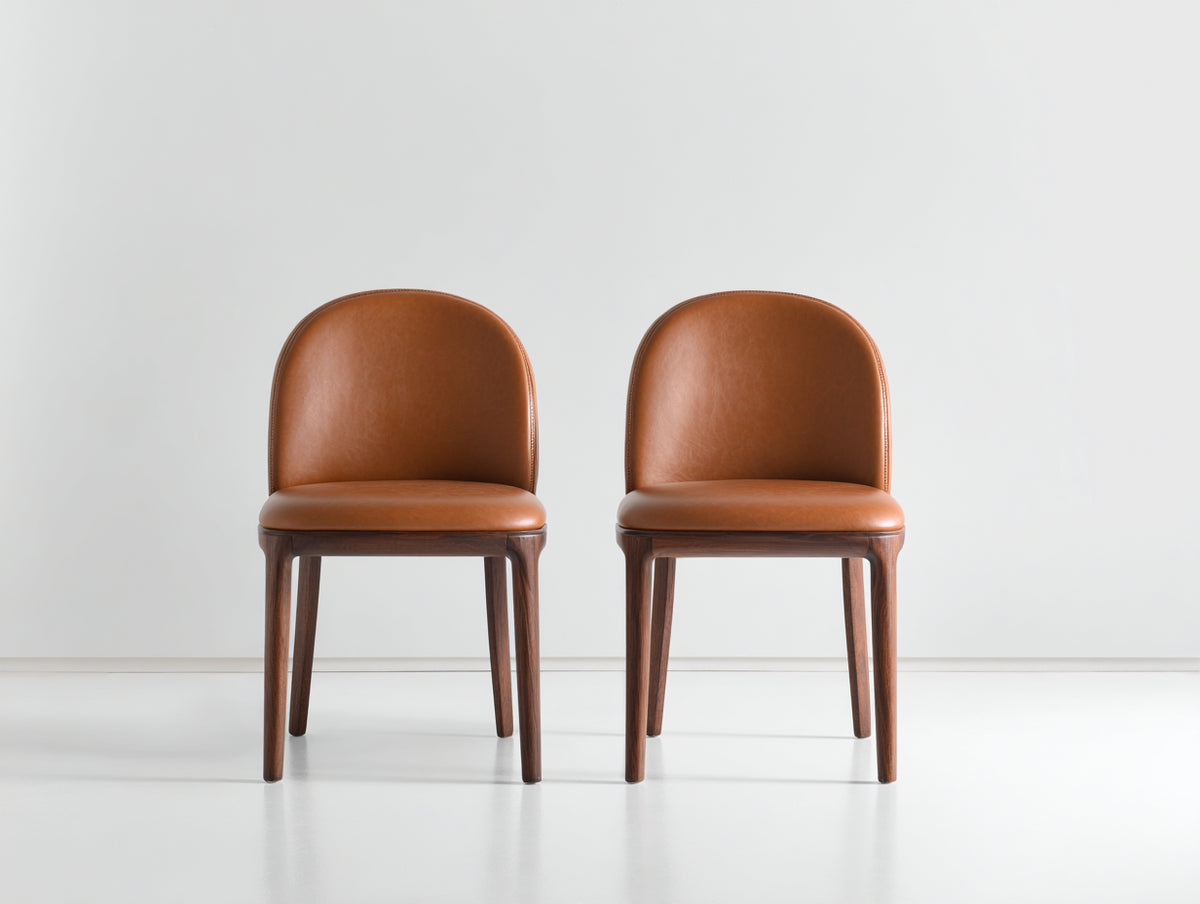 Sillas de comedor tapizadas 50x55x82 cm - marrón coñac-madera oscura - respaldo curvo moderno