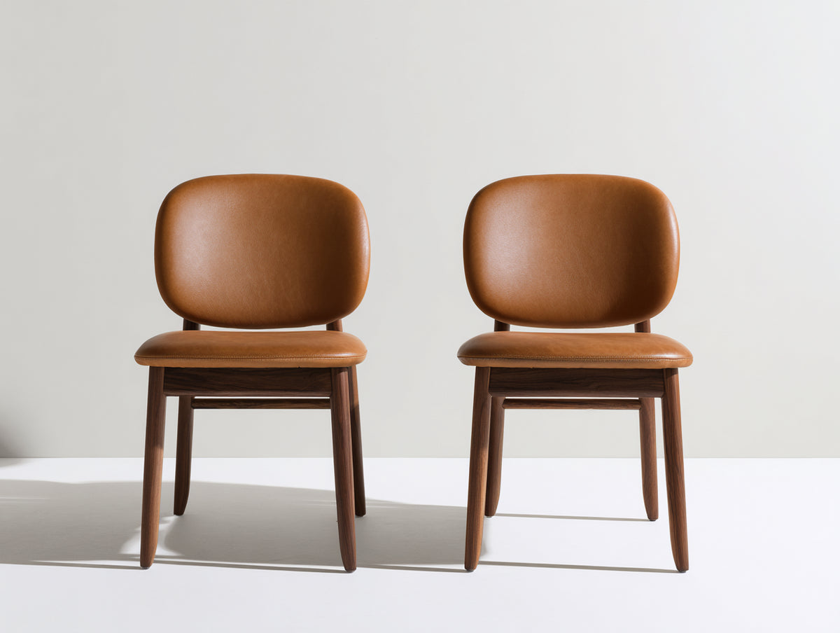 Sillas de comedor tapizadas 49x54x81 cm - marrón caramelo y madera nogal - respaldo acolchado y diseño contemporáneo